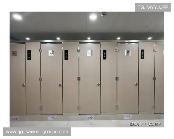 女生占男厕还反咬一口，教资考试现场引发道德讨论，女孩占男孩便宜的行为